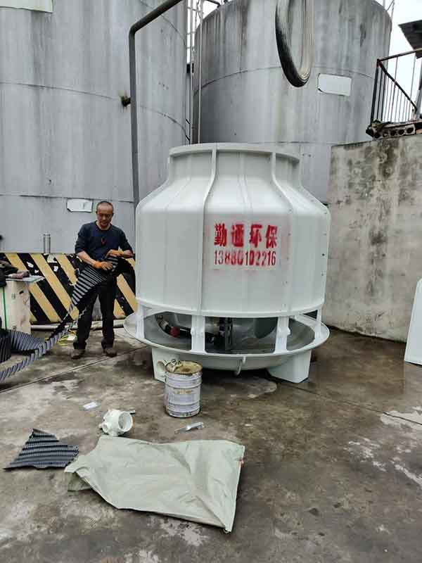 直击广汉福旺油脂冷却塔安装现场！
