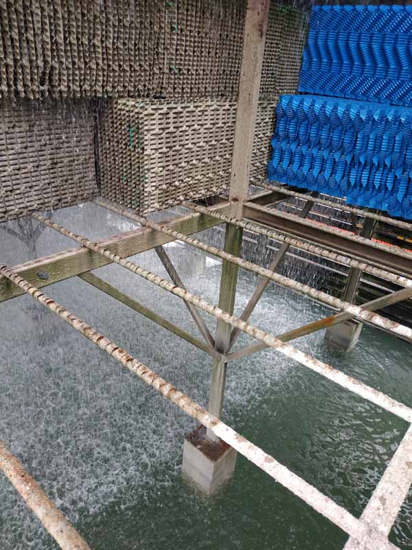 方形冷却塔填料更换的核心是 “先拆旧→选适配新填料→规范安装→验收”,全程需保障安全和散热效率。